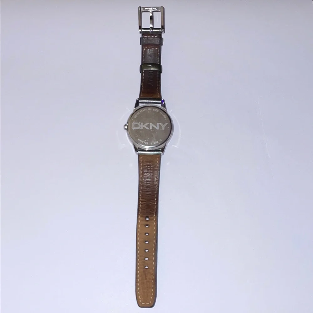 DKNY Women’s watch with silver case. Mother of Pearl dial. - Picture 3 of 7